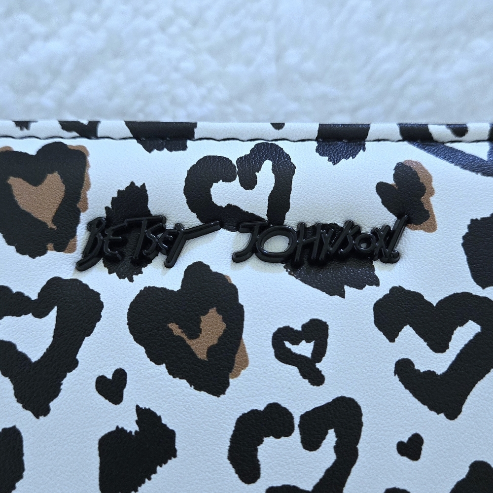 Betsey Johnson Leopard🐆 Hearts❤️ XO Zip Around Wristlet - NWT - Picture 9 of 15